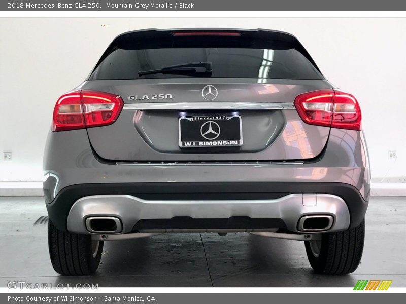 Mountain Grey Metallic / Black 2018 Mercedes-Benz GLA 250