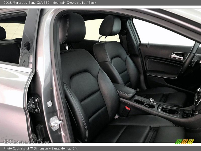 Mountain Grey Metallic / Black 2018 Mercedes-Benz GLA 250