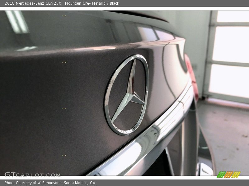 Mountain Grey Metallic / Black 2018 Mercedes-Benz GLA 250