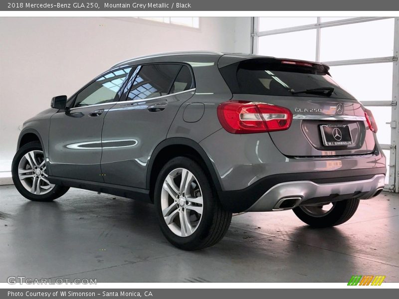 Mountain Grey Metallic / Black 2018 Mercedes-Benz GLA 250