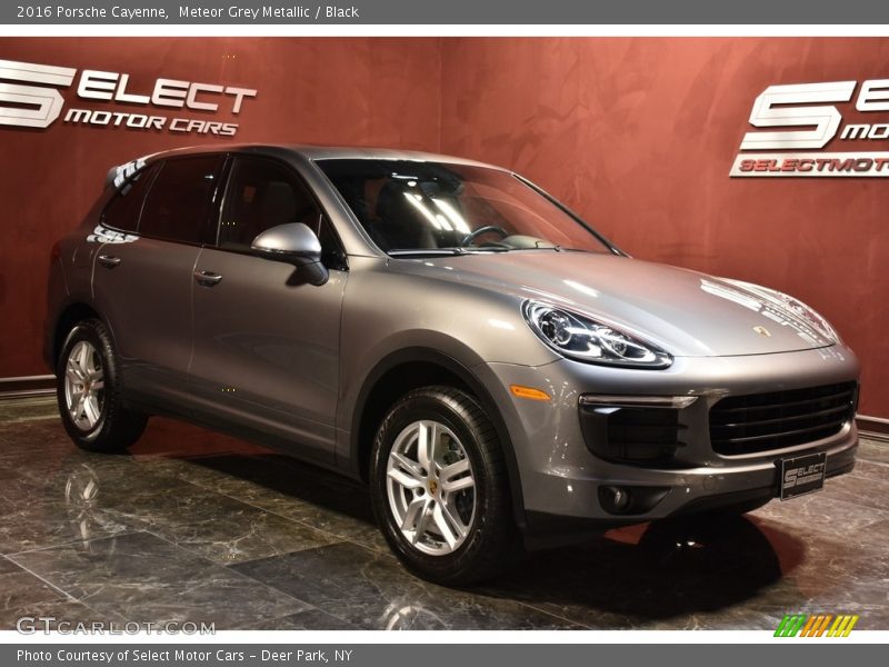 Meteor Grey Metallic / Black 2016 Porsche Cayenne