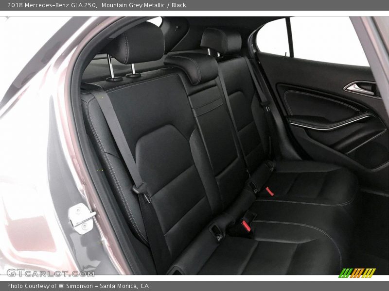 Mountain Grey Metallic / Black 2018 Mercedes-Benz GLA 250