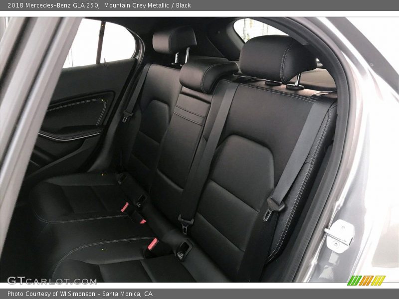Mountain Grey Metallic / Black 2018 Mercedes-Benz GLA 250