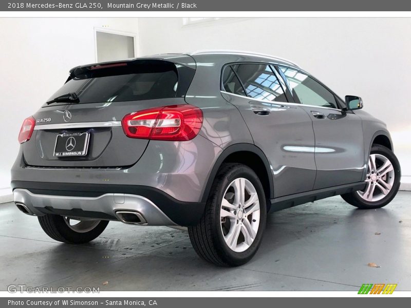 Mountain Grey Metallic / Black 2018 Mercedes-Benz GLA 250