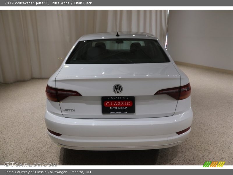 Pure White / Titan Black 2019 Volkswagen Jetta SE