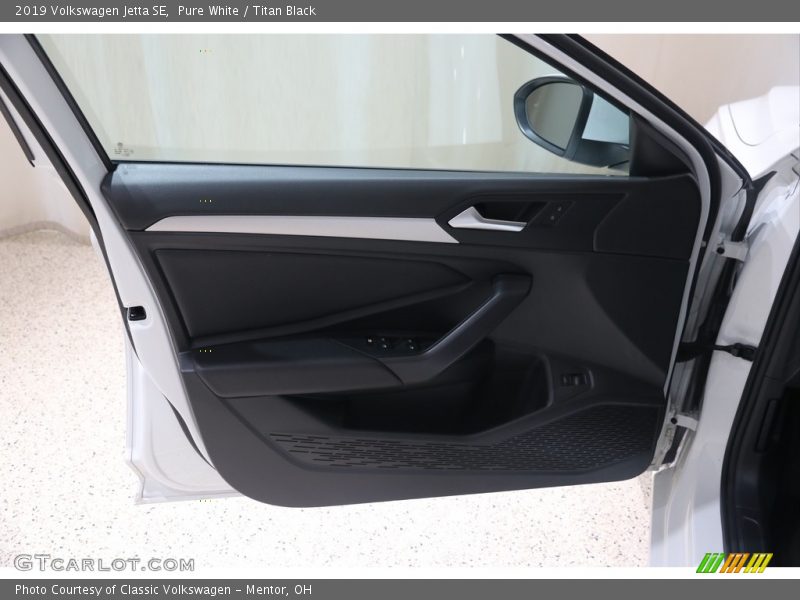 Pure White / Titan Black 2019 Volkswagen Jetta SE