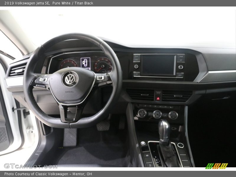 Pure White / Titan Black 2019 Volkswagen Jetta SE