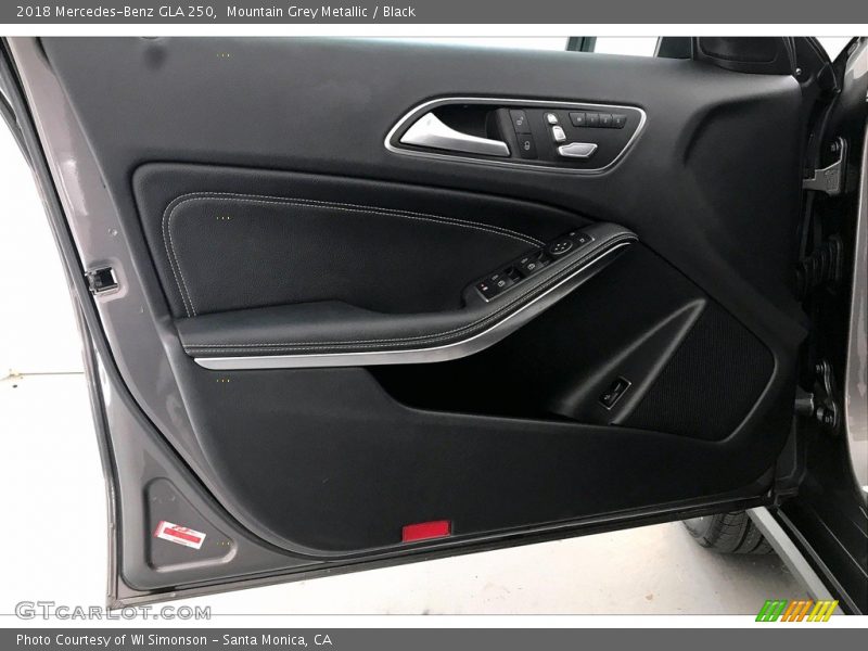 Mountain Grey Metallic / Black 2018 Mercedes-Benz GLA 250