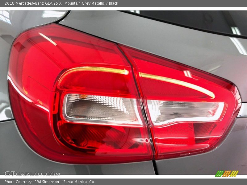 Mountain Grey Metallic / Black 2018 Mercedes-Benz GLA 250