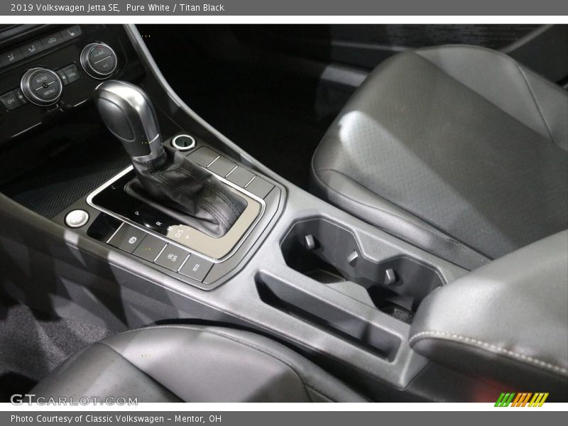 Pure White / Titan Black 2019 Volkswagen Jetta SE