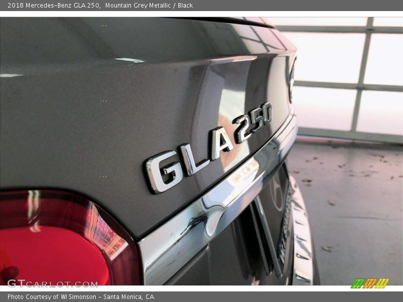 Mountain Grey Metallic / Black 2018 Mercedes-Benz GLA 250