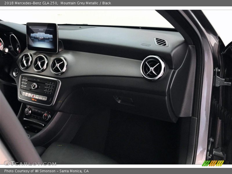 Mountain Grey Metallic / Black 2018 Mercedes-Benz GLA 250