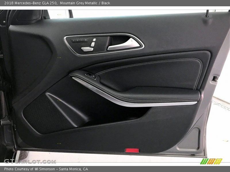 Mountain Grey Metallic / Black 2018 Mercedes-Benz GLA 250