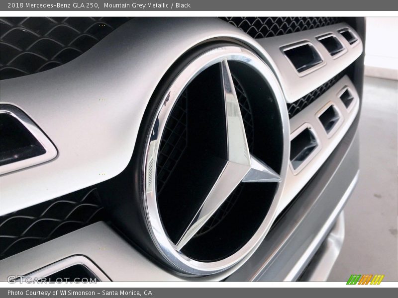 Mountain Grey Metallic / Black 2018 Mercedes-Benz GLA 250
