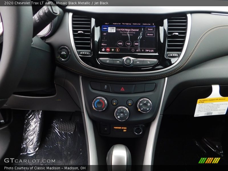 Mosaic Black Metallic / Jet Black 2020 Chevrolet Trax LT AWD
