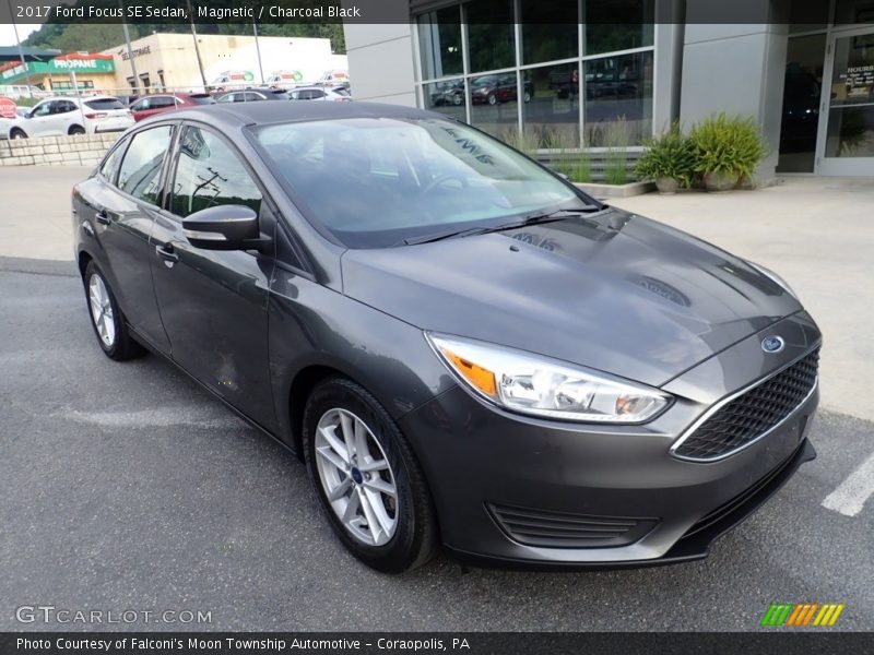 Magnetic / Charcoal Black 2017 Ford Focus SE Sedan