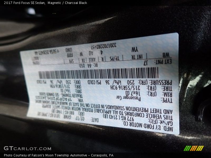 Magnetic / Charcoal Black 2017 Ford Focus SE Sedan