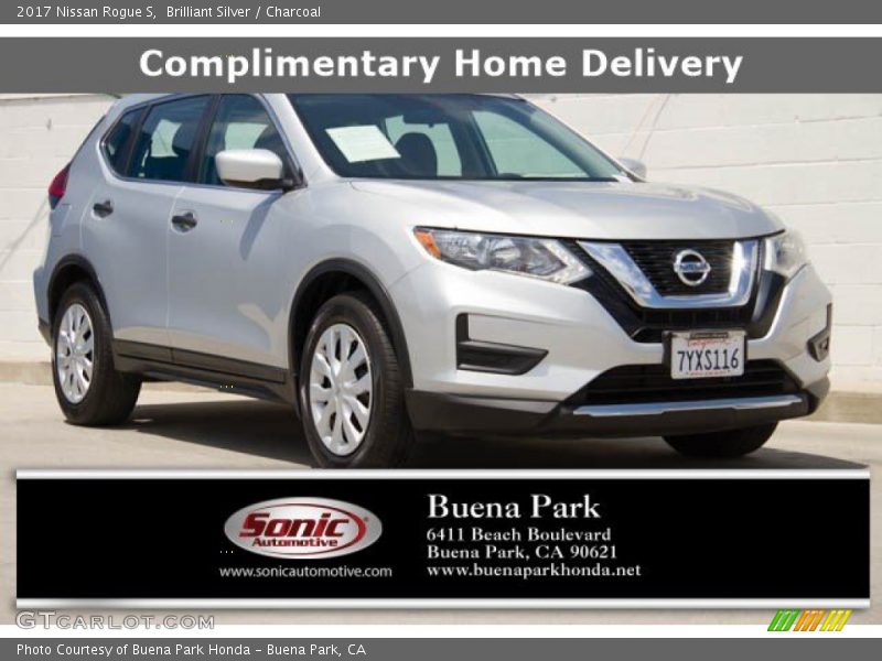 Brilliant Silver / Charcoal 2017 Nissan Rogue S
