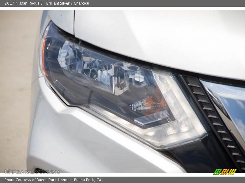 Brilliant Silver / Charcoal 2017 Nissan Rogue S