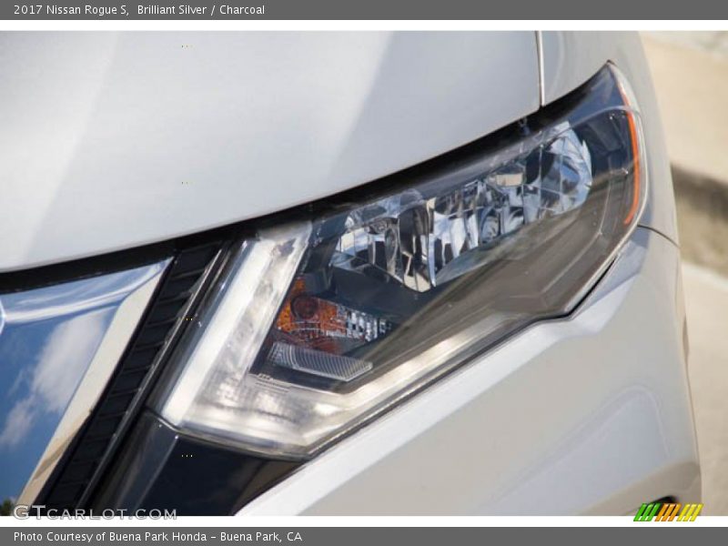 Brilliant Silver / Charcoal 2017 Nissan Rogue S