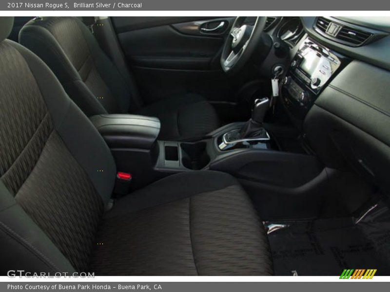 Brilliant Silver / Charcoal 2017 Nissan Rogue S
