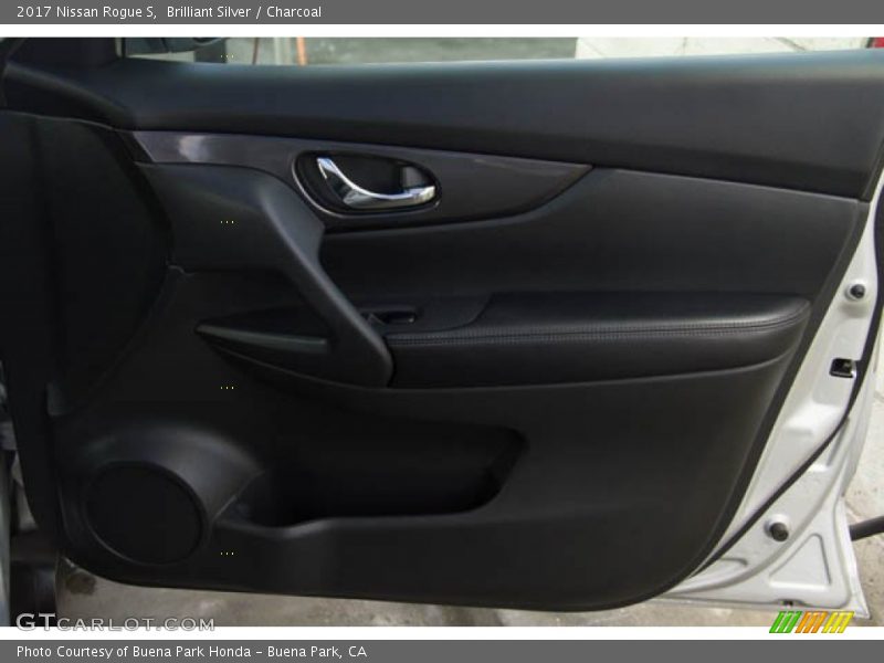 Brilliant Silver / Charcoal 2017 Nissan Rogue S