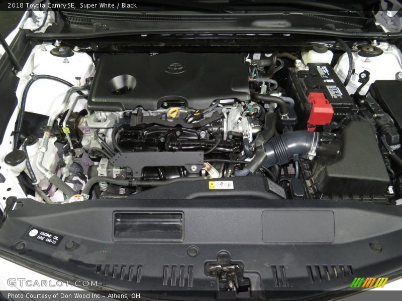 Super White / Black 2018 Toyota Camry SE