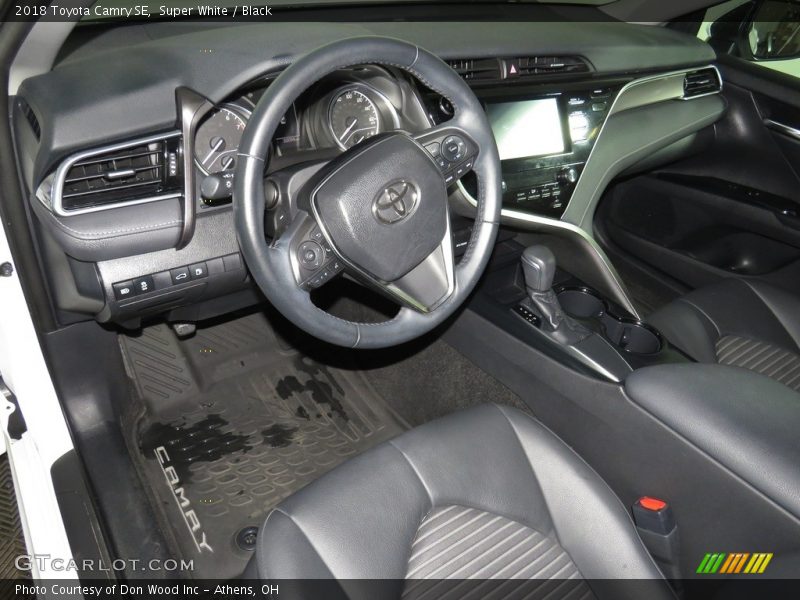 Super White / Black 2018 Toyota Camry SE