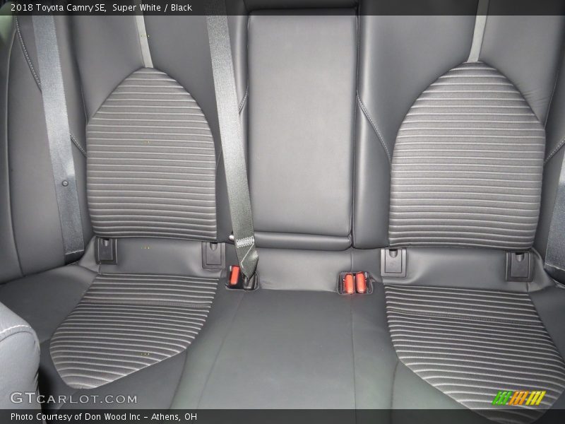 Super White / Black 2018 Toyota Camry SE