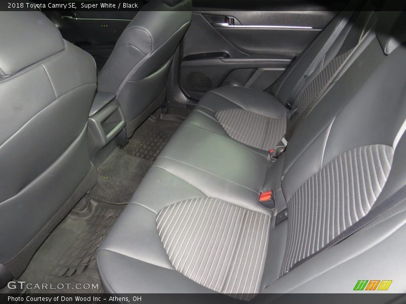 Super White / Black 2018 Toyota Camry SE