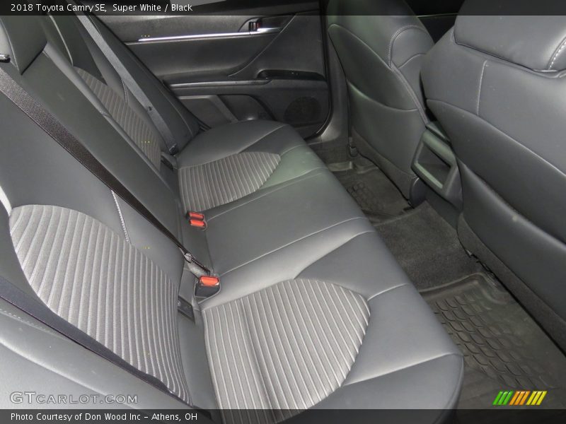 Super White / Black 2018 Toyota Camry SE
