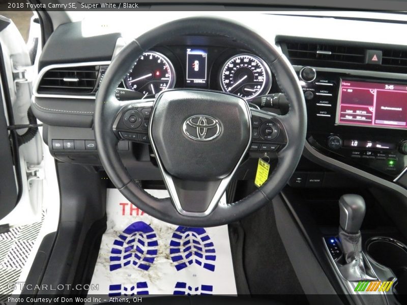 Super White / Black 2018 Toyota Camry SE