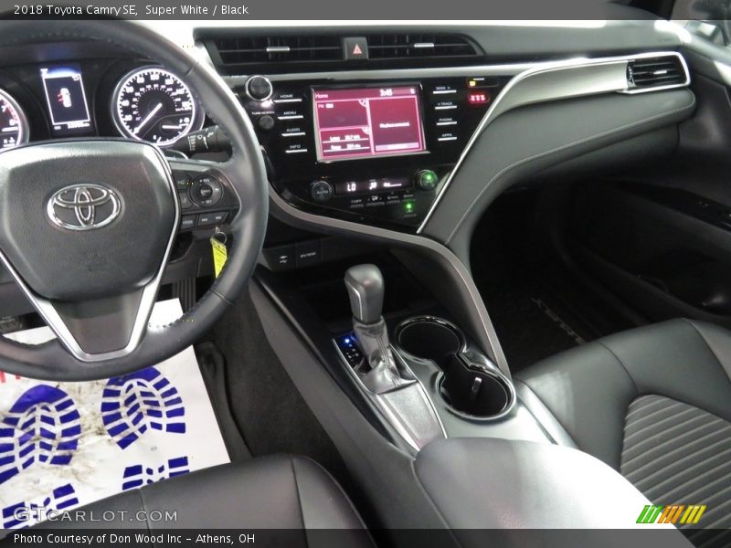 Super White / Black 2018 Toyota Camry SE