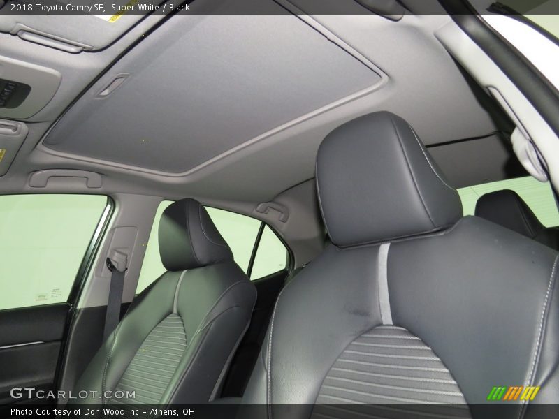 Super White / Black 2018 Toyota Camry SE
