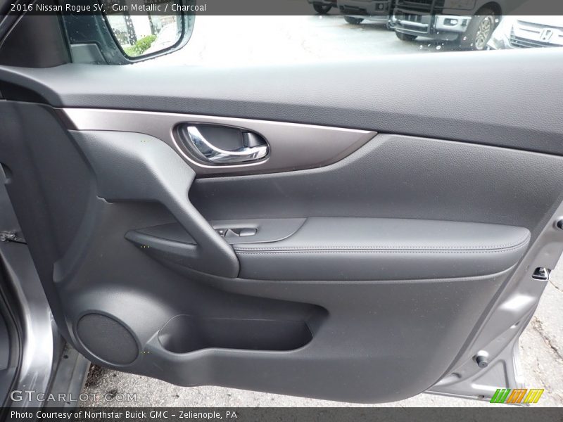 Door Panel of 2016 Rogue SV