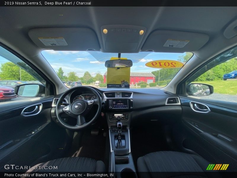 Deep Blue Pearl / Charcoal 2019 Nissan Sentra S