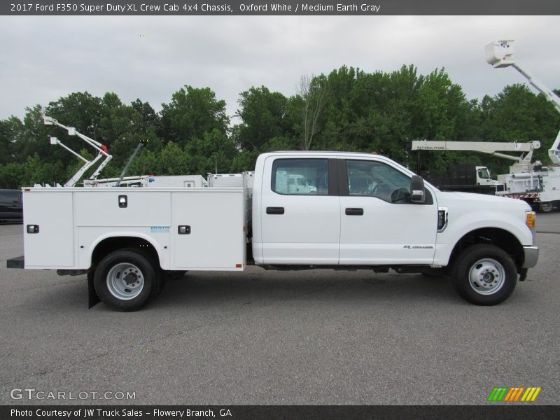 Oxford White / Medium Earth Gray 2017 Ford F350 Super Duty XL Crew Cab 4x4 Chassis