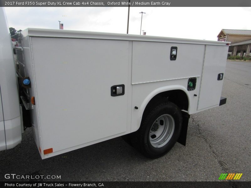 Oxford White / Medium Earth Gray 2017 Ford F350 Super Duty XL Crew Cab 4x4 Chassis