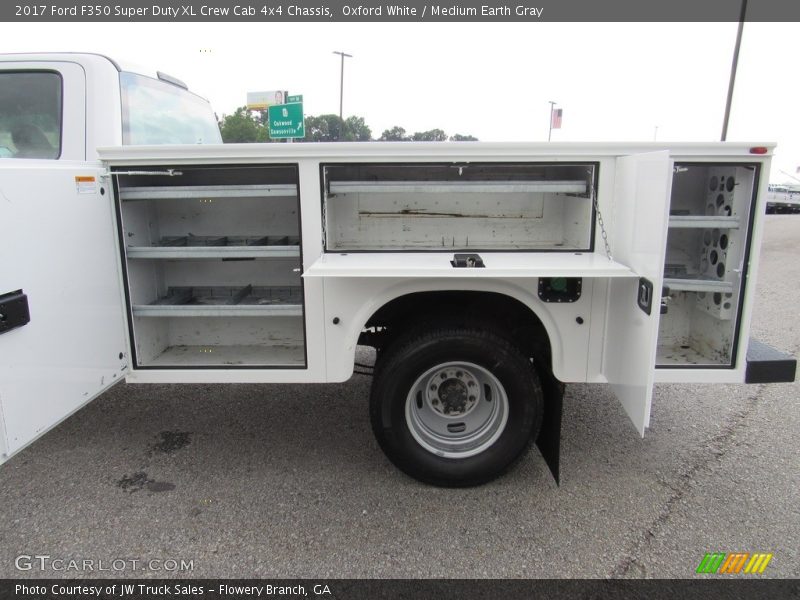 Oxford White / Medium Earth Gray 2017 Ford F350 Super Duty XL Crew Cab 4x4 Chassis