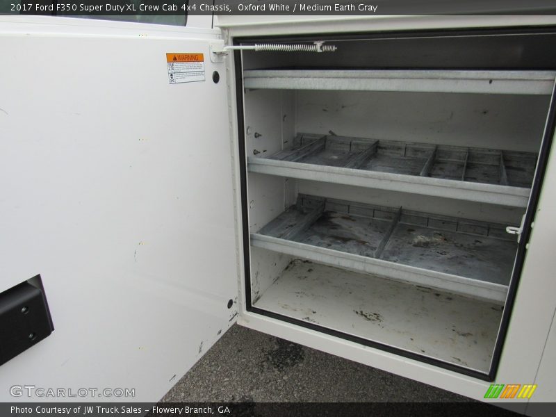 Oxford White / Medium Earth Gray 2017 Ford F350 Super Duty XL Crew Cab 4x4 Chassis