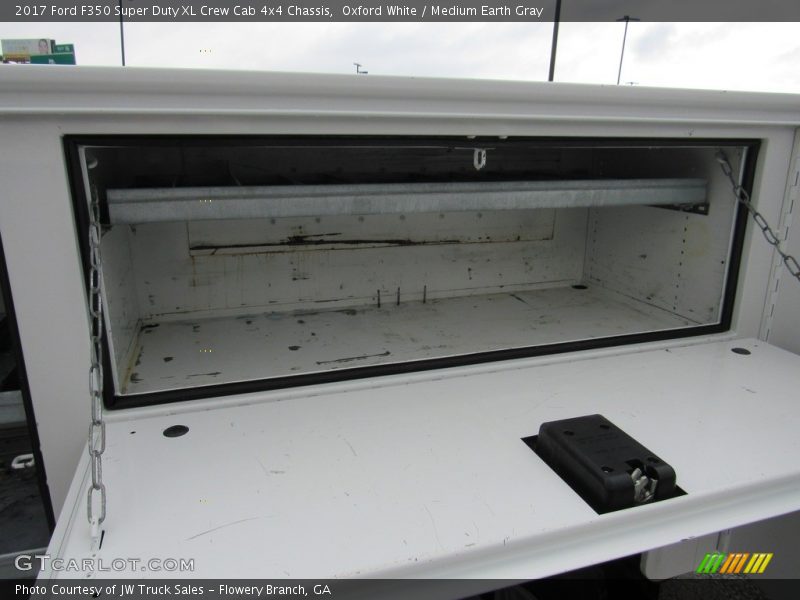 Oxford White / Medium Earth Gray 2017 Ford F350 Super Duty XL Crew Cab 4x4 Chassis