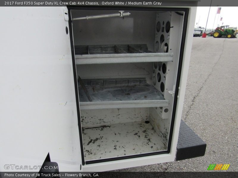 Oxford White / Medium Earth Gray 2017 Ford F350 Super Duty XL Crew Cab 4x4 Chassis