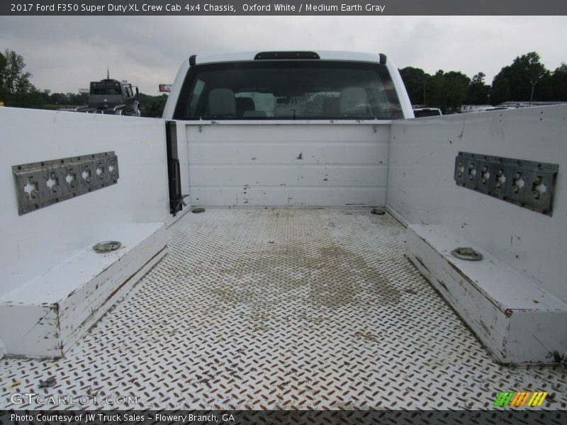 Oxford White / Medium Earth Gray 2017 Ford F350 Super Duty XL Crew Cab 4x4 Chassis
