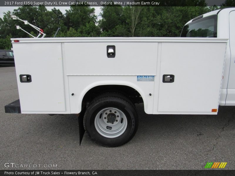 Oxford White / Medium Earth Gray 2017 Ford F350 Super Duty XL Crew Cab 4x4 Chassis