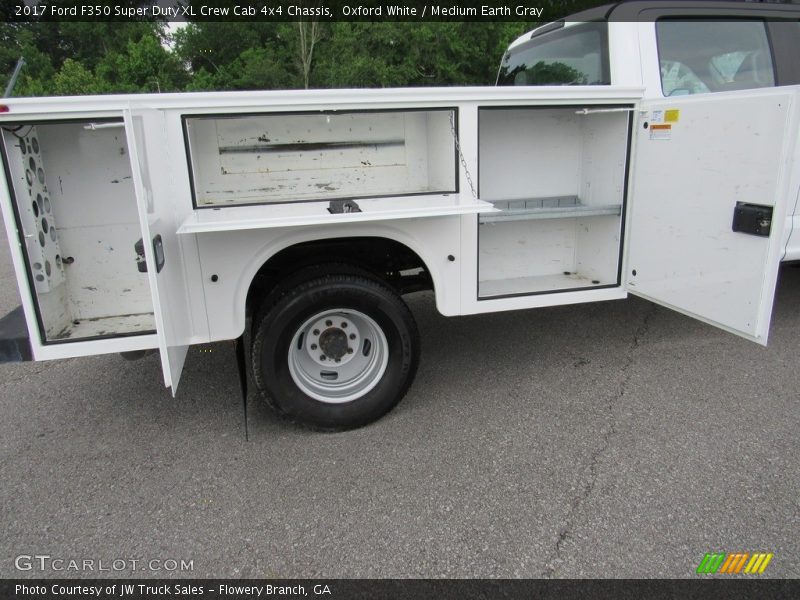 Oxford White / Medium Earth Gray 2017 Ford F350 Super Duty XL Crew Cab 4x4 Chassis