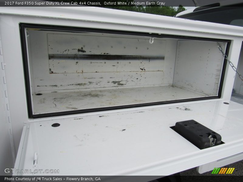 Oxford White / Medium Earth Gray 2017 Ford F350 Super Duty XL Crew Cab 4x4 Chassis