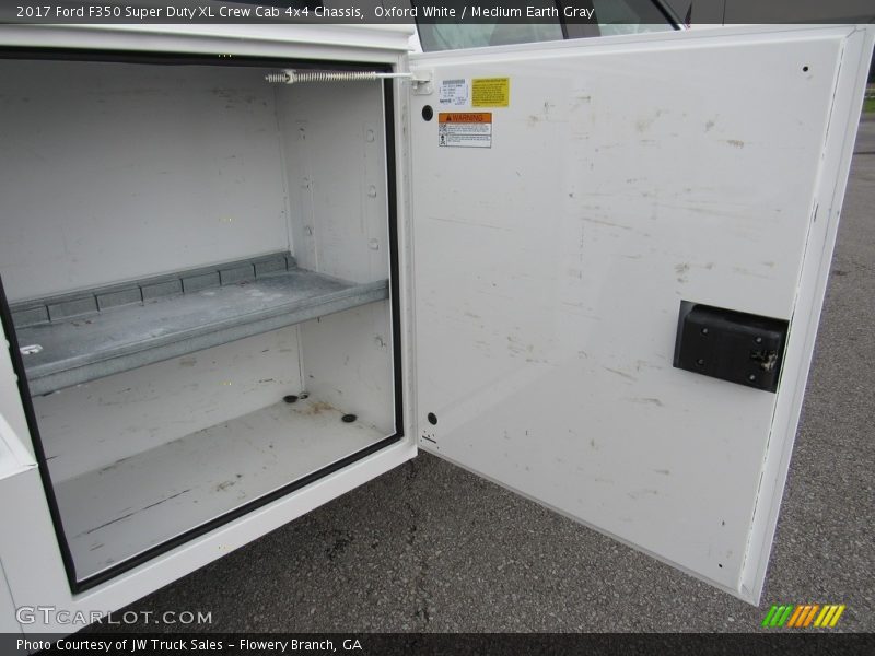 Oxford White / Medium Earth Gray 2017 Ford F350 Super Duty XL Crew Cab 4x4 Chassis
