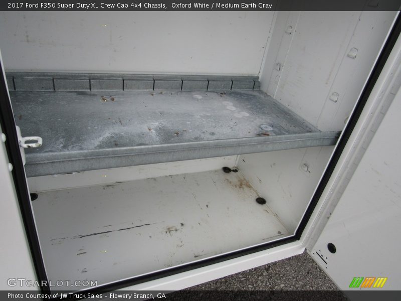 Oxford White / Medium Earth Gray 2017 Ford F350 Super Duty XL Crew Cab 4x4 Chassis