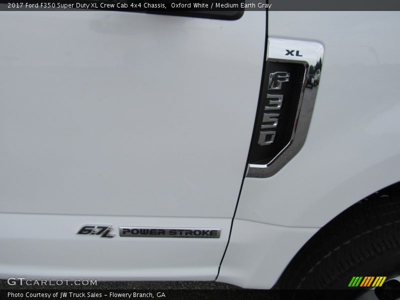 Oxford White / Medium Earth Gray 2017 Ford F350 Super Duty XL Crew Cab 4x4 Chassis