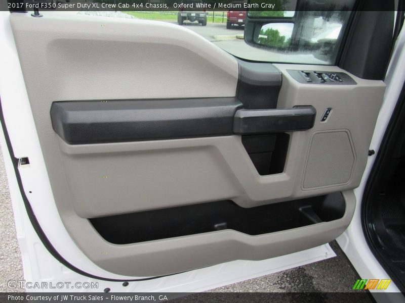 Oxford White / Medium Earth Gray 2017 Ford F350 Super Duty XL Crew Cab 4x4 Chassis